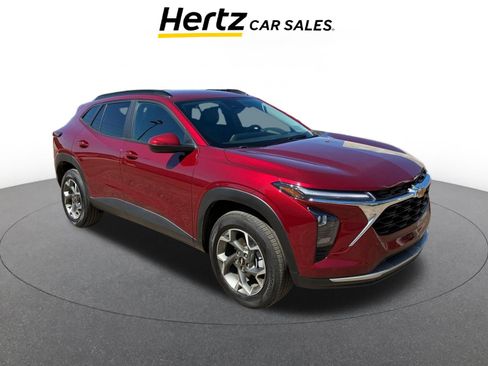 Used 2025 Chevrolet Trax LT image 1