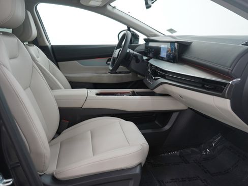 Used 2025 Nissan Murano SL image 11