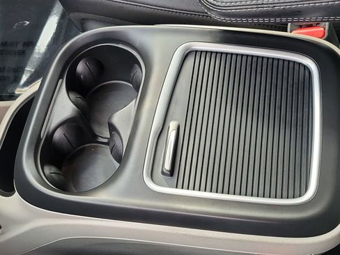 Certified 2024 Chrysler Pacifica Touring-L image 11