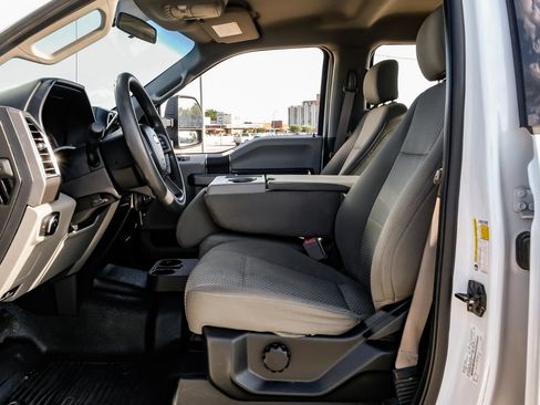Used 2018 Ford F250 XLT AWD/4WD image 4