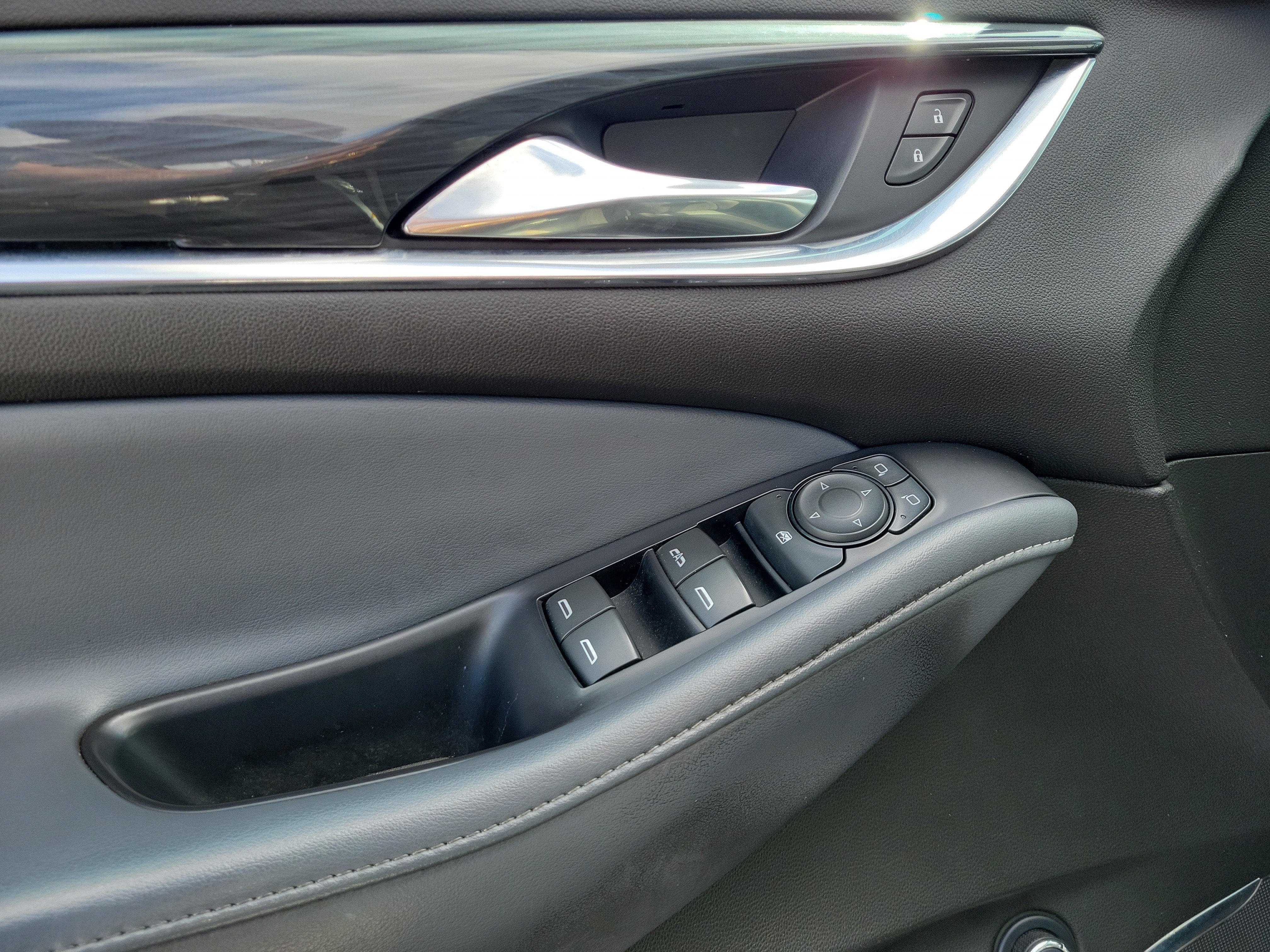 Used 2021 Buick Enclave Essence w/ Sound and Sites Package FWD image 12