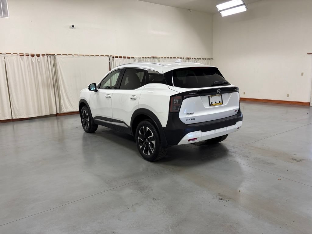 Used 2025 Nissan Kicks SR FWD image 6
