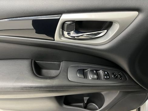 Used 2018 Nissan Pathfinder SV FWD image 25