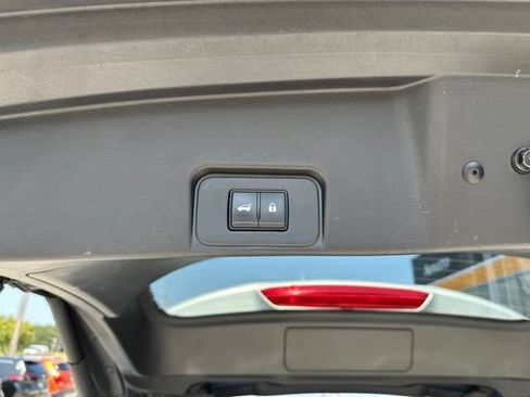 Used 2025 Nissan Rogue SV AWD/4WD image 13