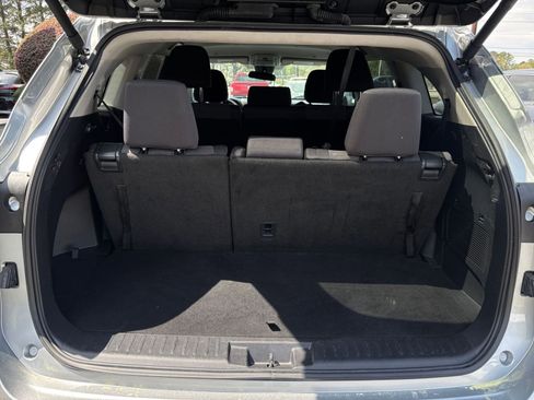 Used 2025 Toyota Highlander LE FWD image 32