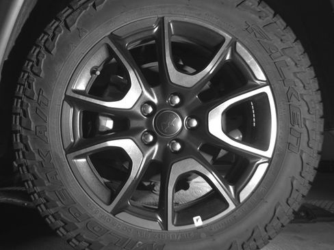 Used 2025 Jeep Compass Trailhawk AWD/4WD image 14