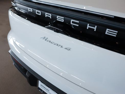 Used 2024 Porsche Macan 4 Electric AWD/4WD image 25