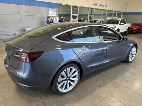 Used 2018 Tesla Model 3 Mid Range RWD image 9
