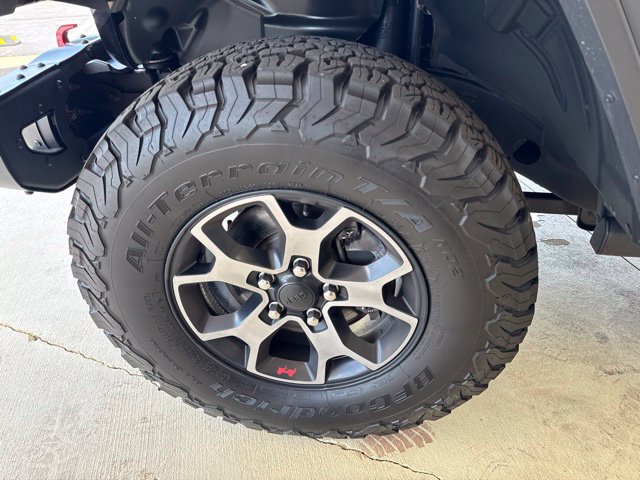 Used 2019 Jeep Wrangler Unlimited Rubicon w/ Dual Top Group AWD/4WD image 40