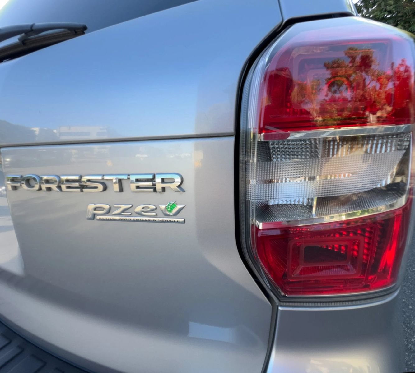 Used 2015 Subaru Forester 2.5i Premium w/ All-Weather Package AWD/4WD image 32
