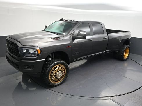 Used 2024 RAM 3500 Big Horn w/ Night Edition AWD/4WD image 18