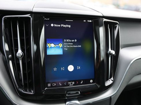 Used 2025 Volvo XC60 B5 Core image 23