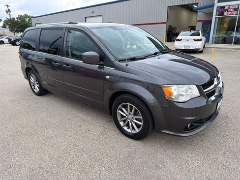 Used 2014 Dodge Grand Caravan SXT FWD image 2