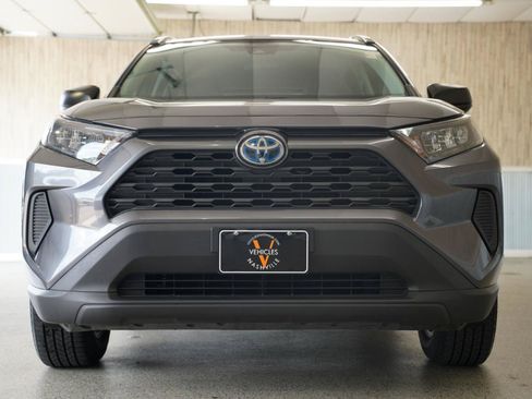 Used 2022 Toyota RAV4 LE AWD/4WD image 2