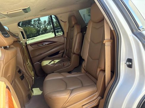 Used 2016 Cadillac Escalade Platinum image 15