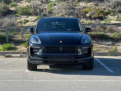 Certified 2025 Porsche Macan image 11