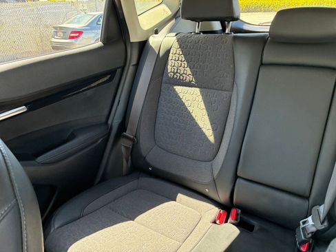 Used 2025 Kia Seltos S image 40