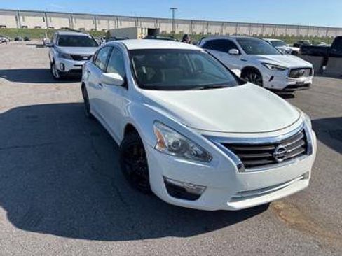 Used 2014 Nissan Altima 2.5 S FWD image 1