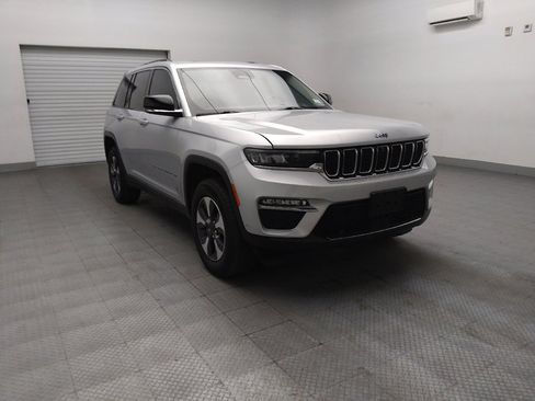 Used 2022 Jeep Grand Cherokee Limited 4xe w/ Luxury Tech Group II AWD/4WD image 13