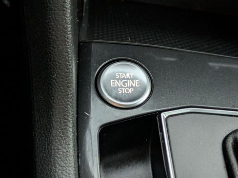 Used 2018 Volkswagen Tiguan SE image 30