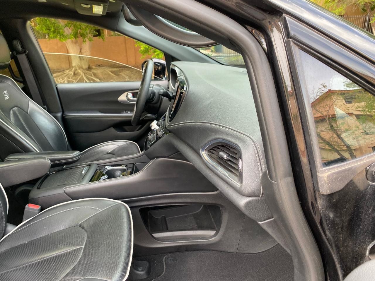 Used 2025 Chrysler Pacifica Limited FWD image 56