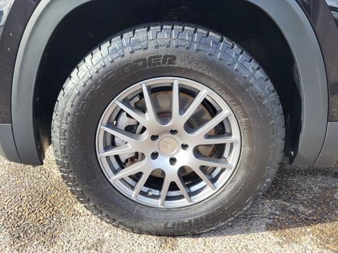Used 2023 Volkswagen Atlas Cross Sport SE FWD image 31