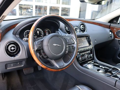 Used 2018 Jaguar XJ R-Sport image 13