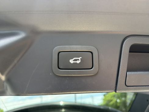 Used 2020 Land Rover Range Rover Velar R-Dynamic S AWD/4WD image 23