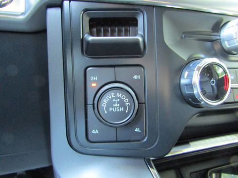 Used 2025 Ford F150 Lariat w/ Equipment Group 501A Mid AWD/4WD image 27