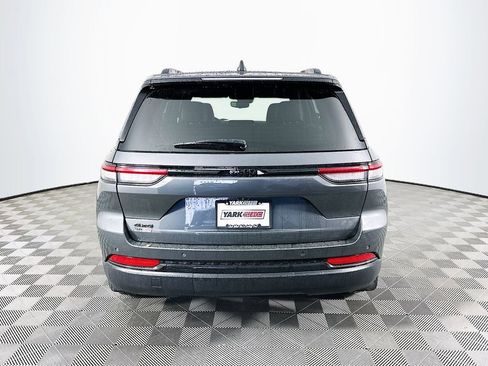 Certified 2024 Jeep Grand Cherokee Altitude image 10