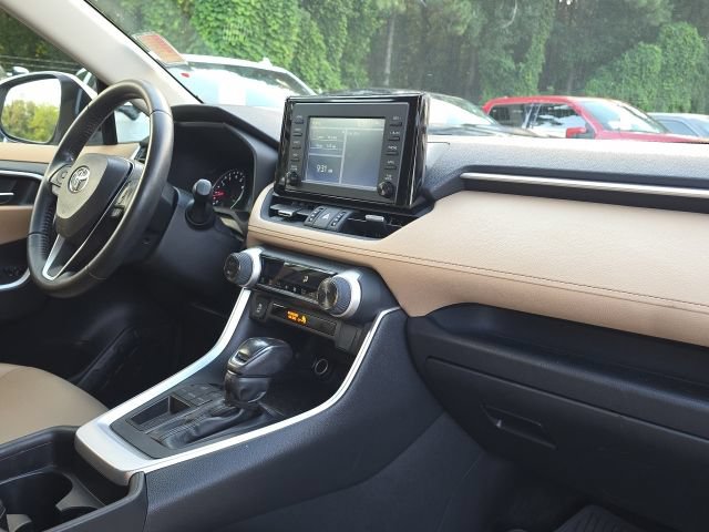Used 2019 Toyota RAV4 XLE Premium FWD image 22