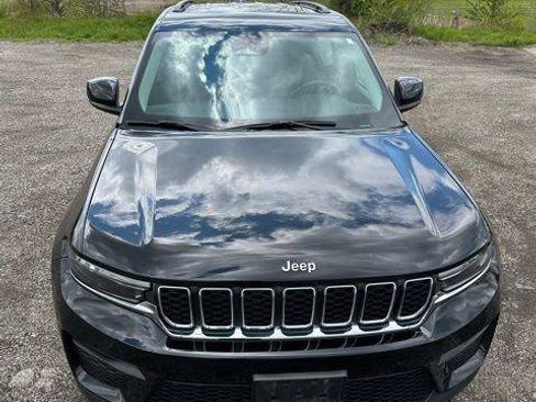 Used 2023 Jeep Grand Cherokee Laredo AWD/4WD image 9