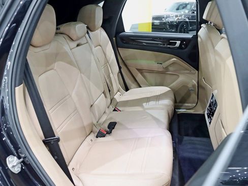 Used 2019 Porsche Cayenne image 26