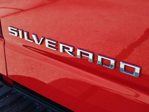 Used 2023 Chevrolet Silverado 1500 LT AWD/4WD image 7