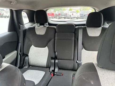 Used 2014 Jeep Cherokee Latitude AWD/4WD image 5