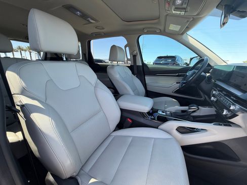 Used 2025 Kia Telluride S AWD/4WD image 19