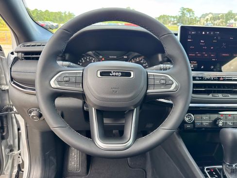 New 2026 Jeep Compass Latitude image 27