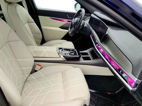 Used 2023 BMW 760i xDrive image 23