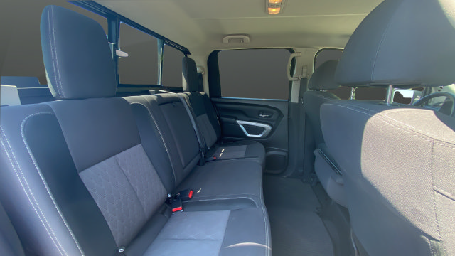 Used 2022 Nissan Titan SV AWD/4WD image 25
