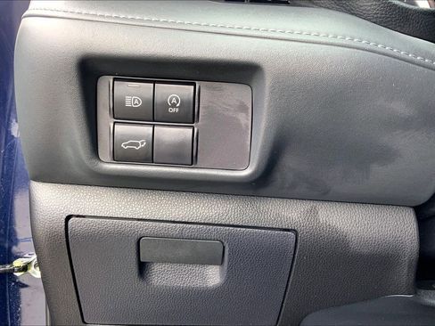 Used 2024 Toyota Highlander XLE FWD image 33