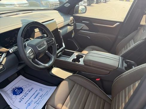 New 2026 GMC Acadia Denali Ultimate w/ LPO, Floor Liner Package AWD/4WD image 17