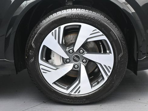 Used 2025 Audi Q6 e-tron Premium Plus w/ Premium Plus AWD/4WD image 32