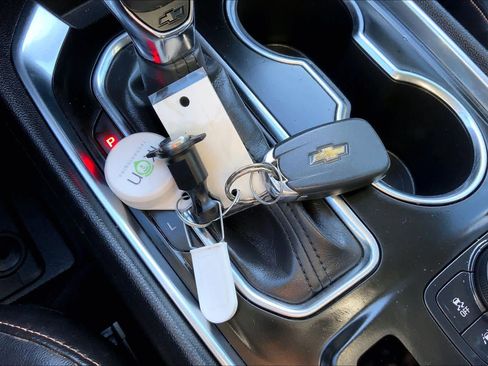 Used 2021 Chevrolet Traverse RS image 14