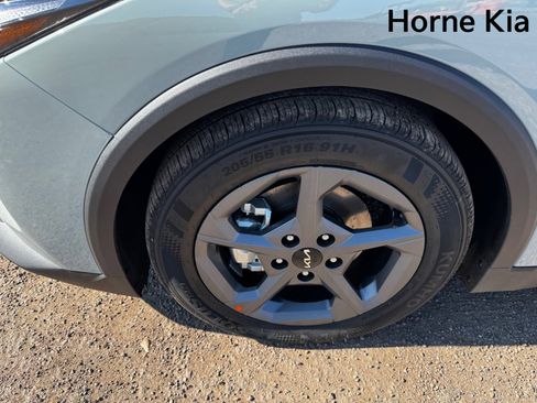 New 2025 Kia K4 LXS image 8