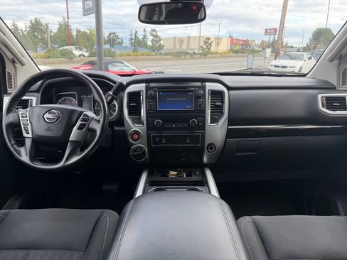 Used 2017 Nissan Titan SV image 23