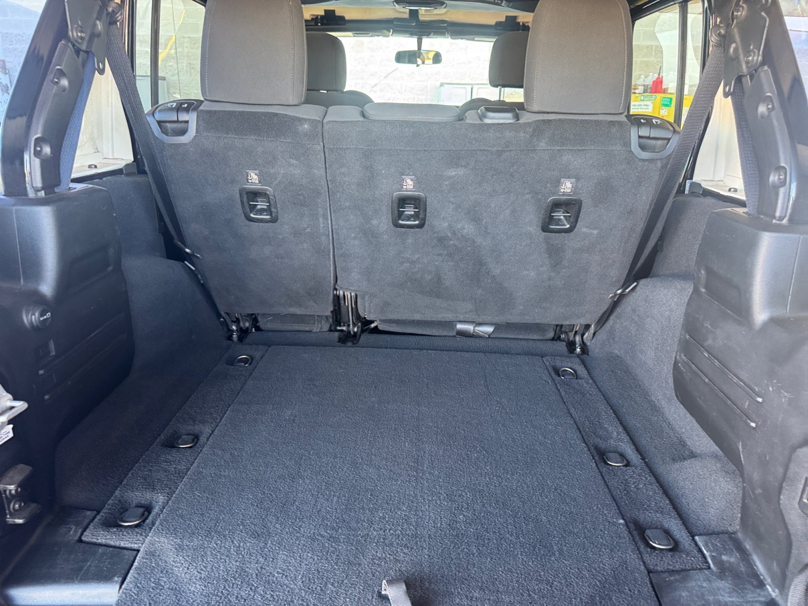 Used 2018 Jeep Wrangler Unlimited Rubicon AWD/4WD image 26