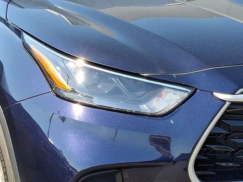 Used 2023 Toyota Highlander L FWD image 7