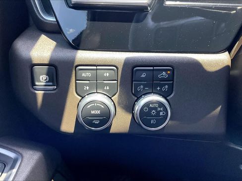 Used 2025 GMC Sierra 2500 SLT w/ Texas SLT Premium Package AWD/4WD image 32