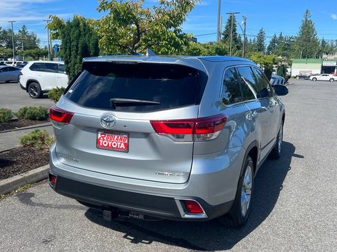 Used 2017 Toyota Highlander Limited AWD/4WD image 7