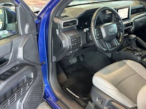 Used 2025 Toyota Tacoma SR5 AWD/4WD image 19